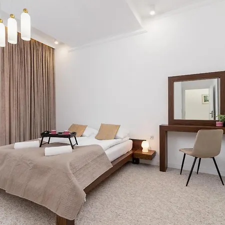 Apartament Krakusa With Air-conditioning And Balcony By Renters Prestige アパート クラクフ